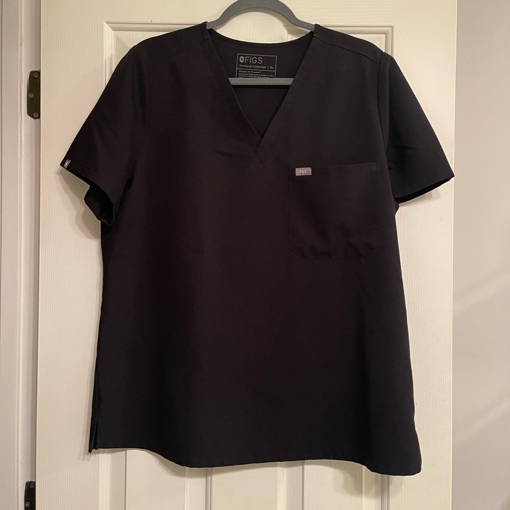 Figs black scrub top xl